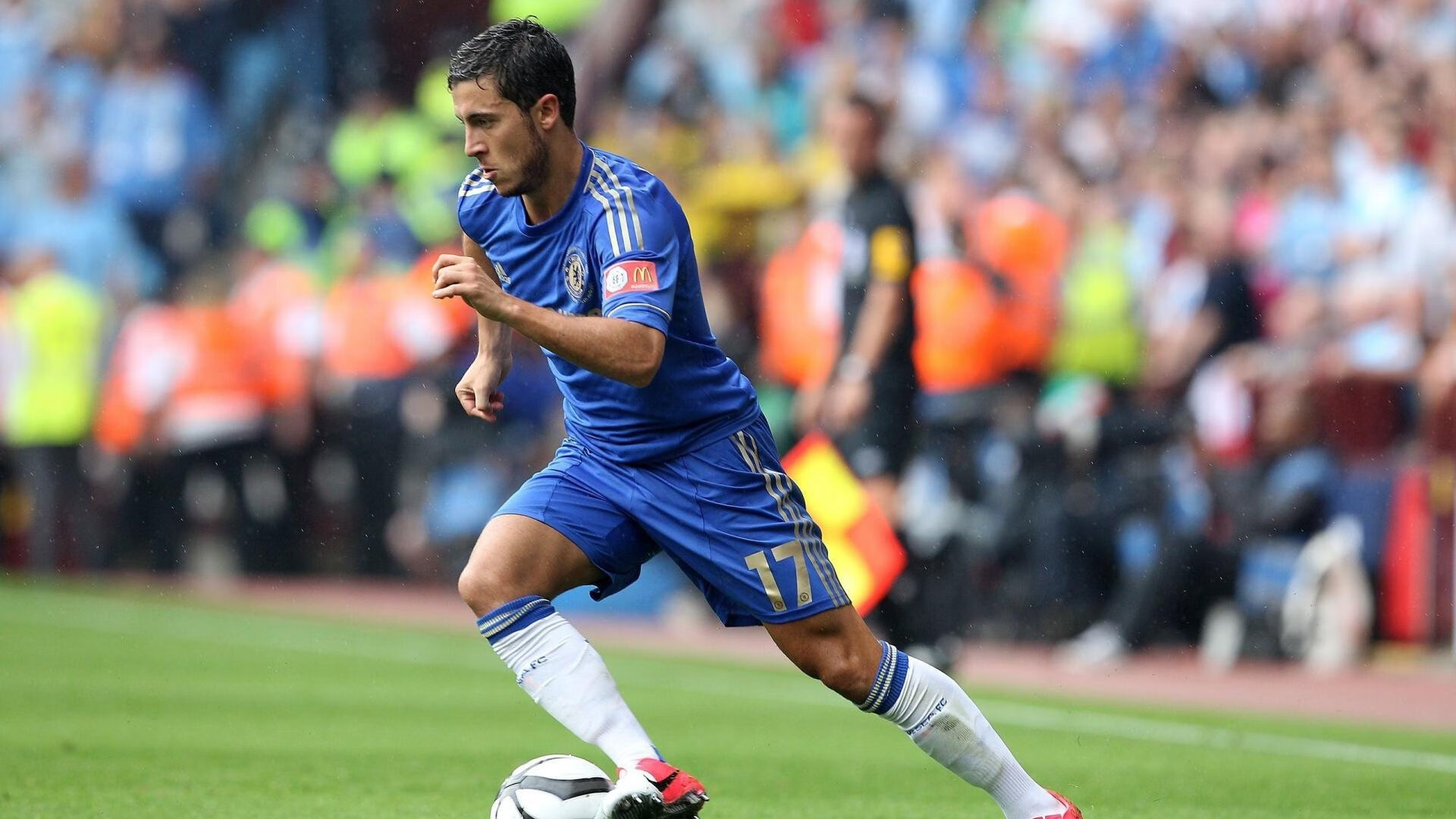 开云·Kaiyun网页版-球队是否应优先弥补中场还是锋线短板决定战绩变化，球队中哪个位置最重要